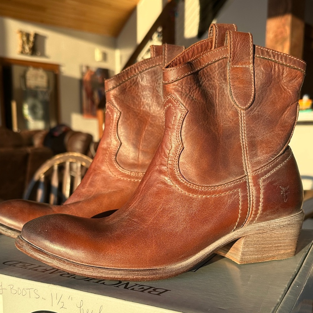 FRYE cowboy boot